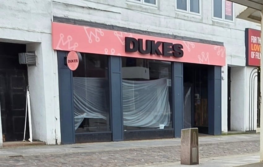 Dukes Bar