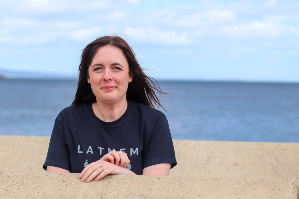 Linsey Singers - "LATNEM"