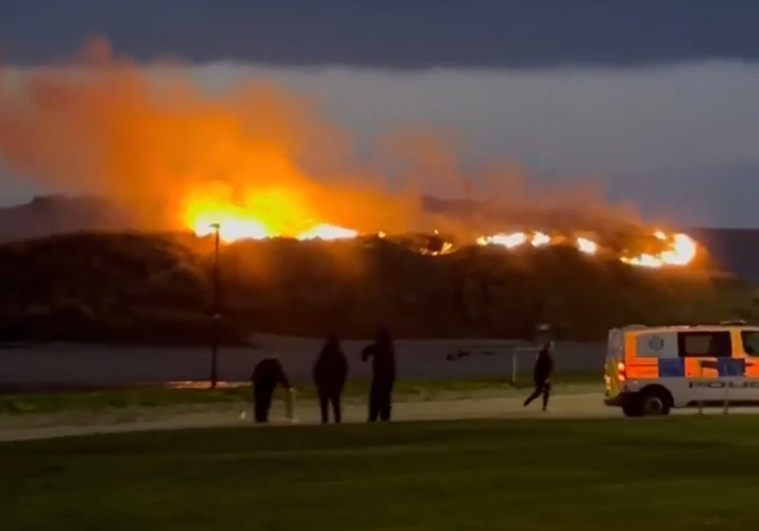 Fire crews successfully tackled a blaze at Ugie Beach in Peterhead last night.